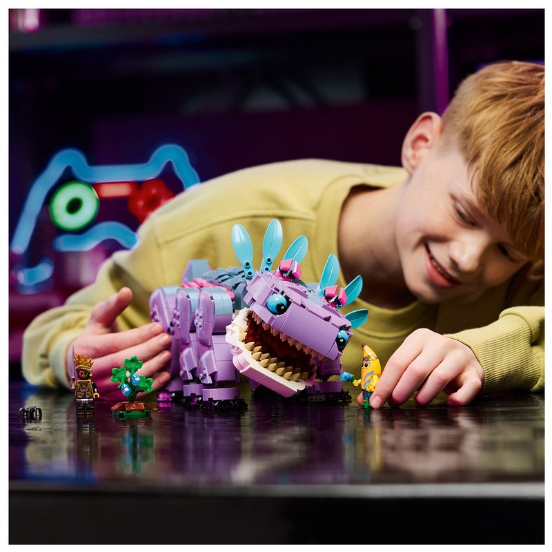 LEGO Fortnite Klombo Building Set (77077) 3 LEGO Fortnite Klombo Building Set (77077)