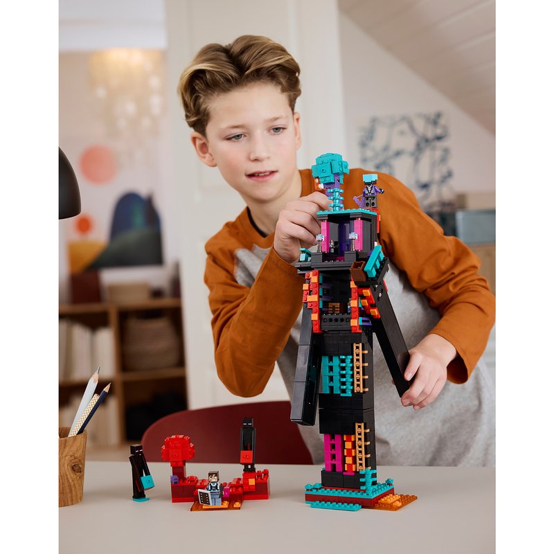 LEGO Minecraft The Enderman Tower Building Set (21279) 3 LEGO Minecraft The Enderman Tower Building Set (21279)