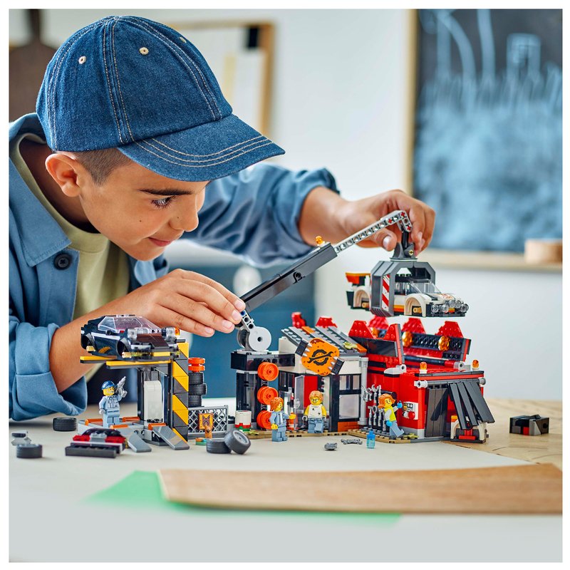 LEGO City Scrapyard with Cars Building Set (60472) 3 LEGO City Scrapyard with Cars Building Set (60472)