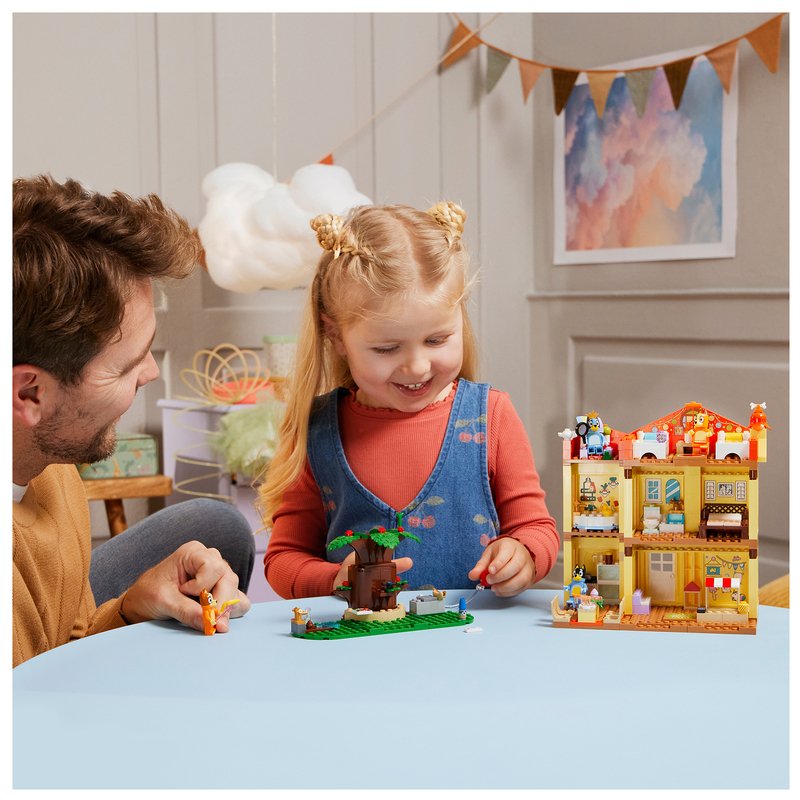 LEGO Bluey Bluey's Family House Building Set (11203) 3 LEGO Bluey Bluey's Family House Building Set (11203)