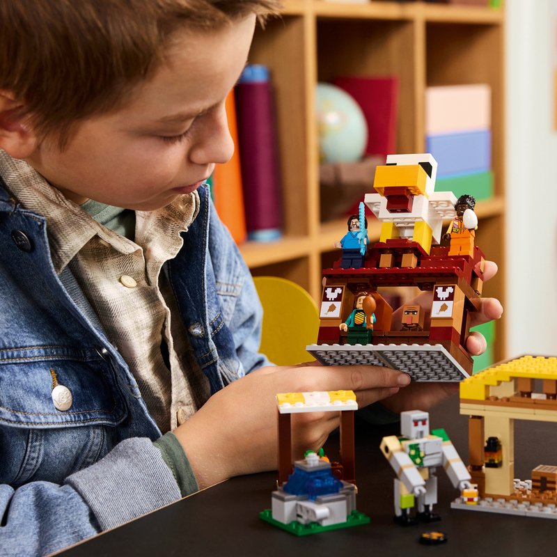 LEGO Minecraft Building Set 21273 3 LEGO Minecraft Building Set 21273