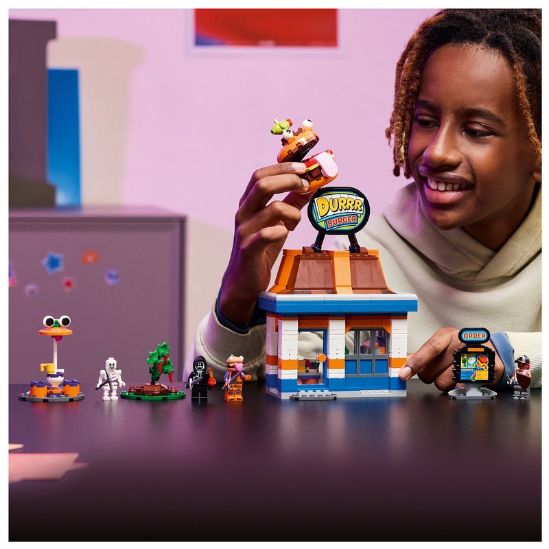 LEGO Fortnite Durrr Burger Restaurant Building Set (77076) 3 LEGO Fortnite Durrr Burger Restaurant Building Set (77076)